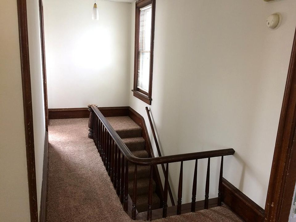 1st image of 106 1/2 W Paradise St