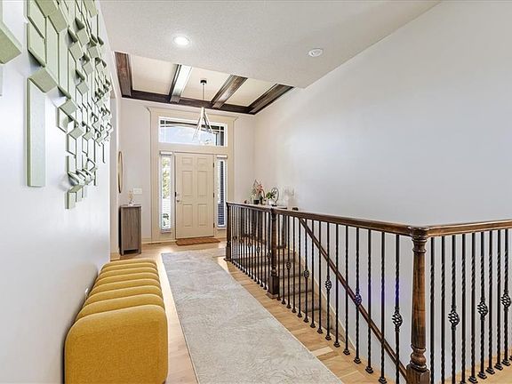 5th image of 2473 W Elm St
