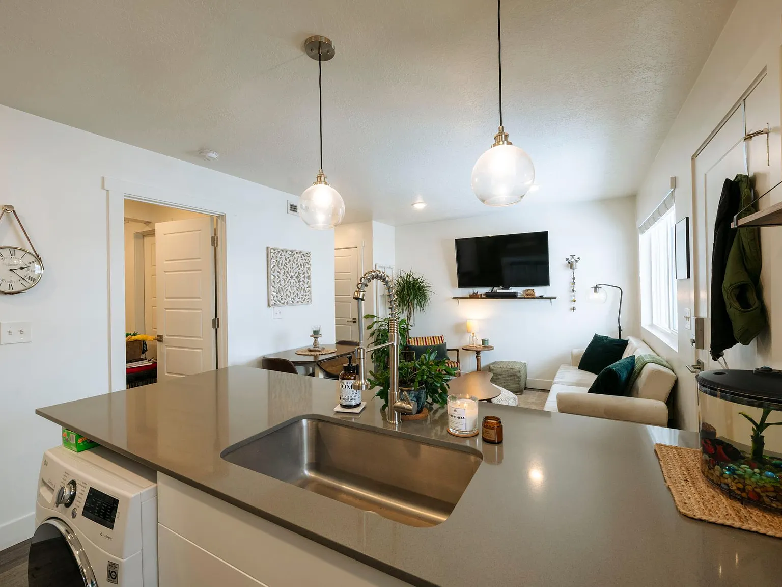 2 bed, 700 sqft, $1,320 — Photo 4