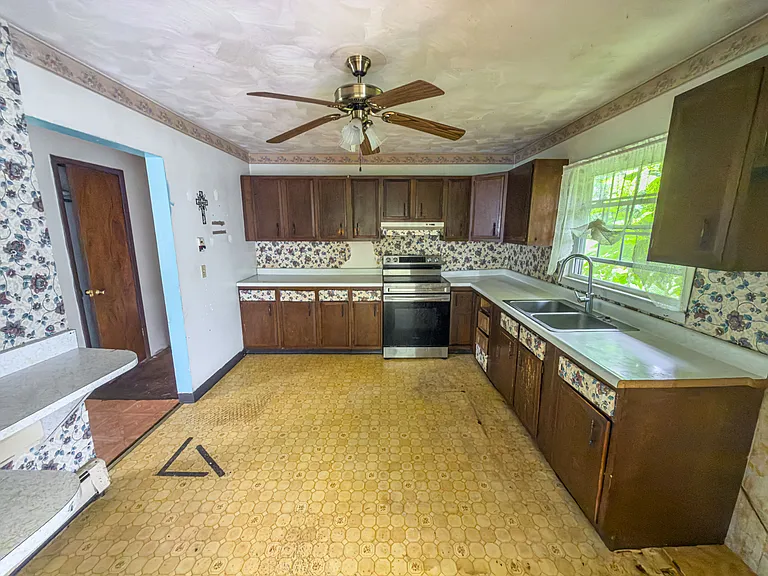 161 Pentagon Cir — Photo 26