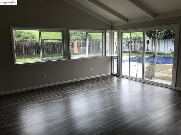 4th image of 110 S Lake Dr