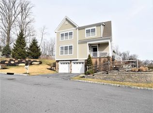 4 High Ridge Ln, Middletown, NY 10940