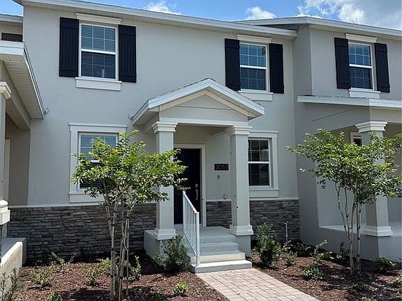 3rd image of 3057 Villa Way Cir