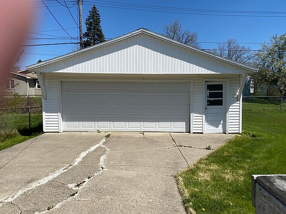 2nd image of 3600 Glenbrook Dr