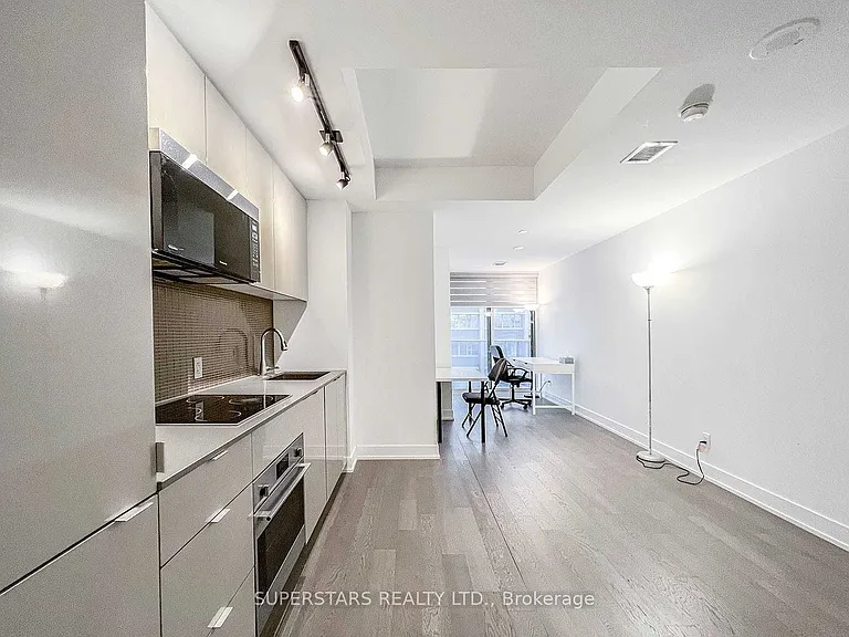 7 Grenville St #911 — Photo 2