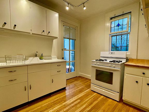 3rd image of 25A Hill St