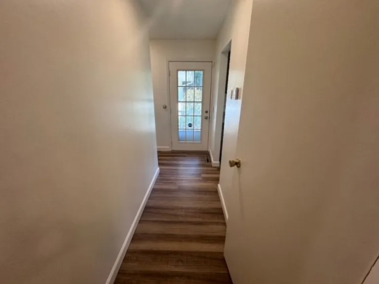 1610 Indian Woods Dr — Photo 2