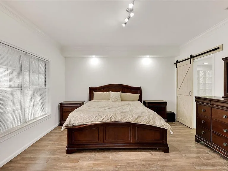 7334 Pine Creek Way — Photo 12