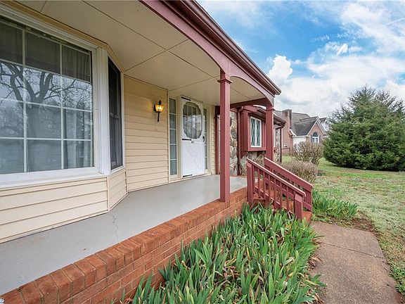 3rd image of 182 Pine Valley Rd