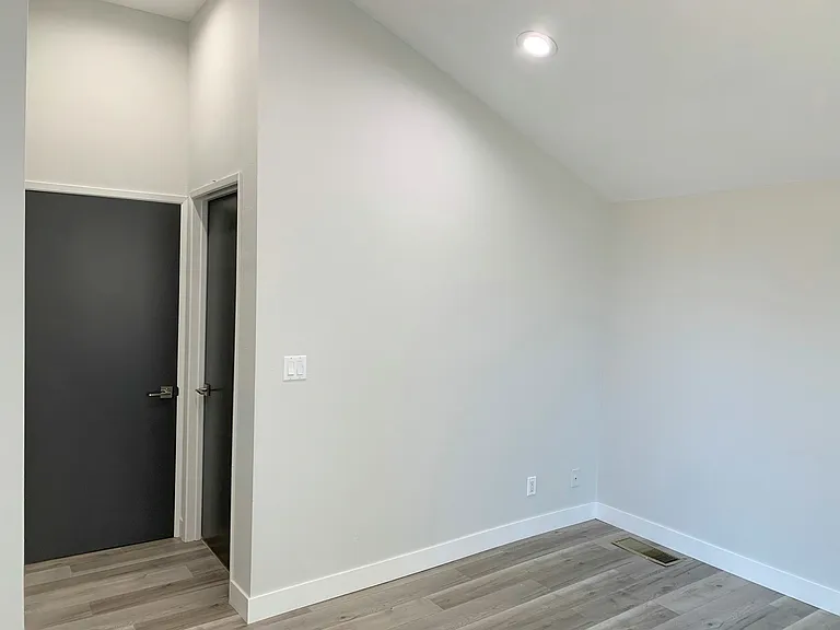 5238 Cartwright Ave #7 — Photo 16