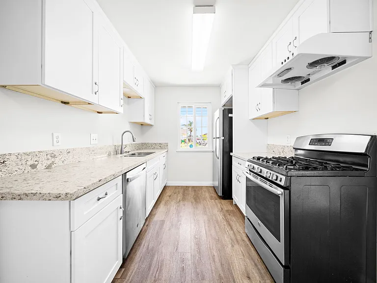 7608 Hyssop Dr — Photo 12