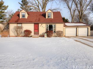 353 Netherfield St NW, Comstock Park, MI 49321