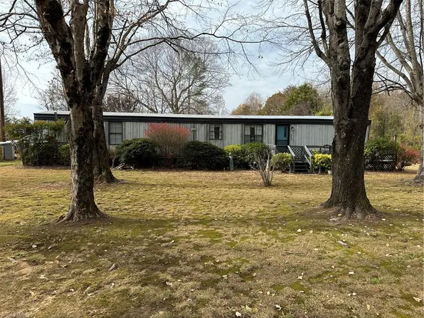 4832 Vienna Dozier Rd, Pfafftown, NC 27040