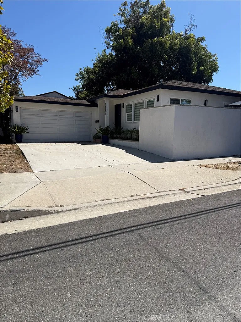3 bed, 1020 sqft, $6,000 — Photo 1
