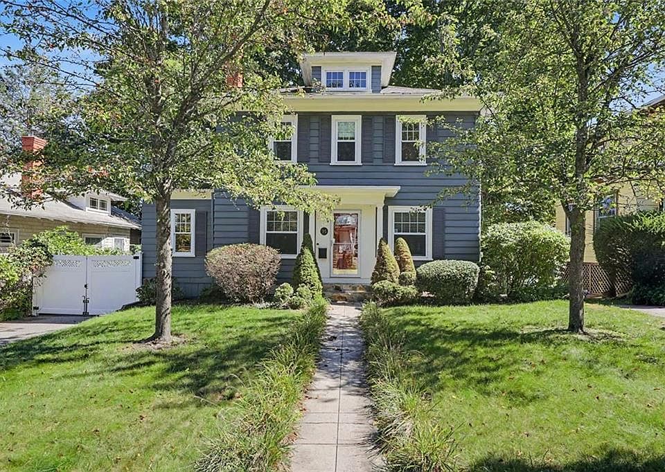 1st image of 95 Lorimer Ave