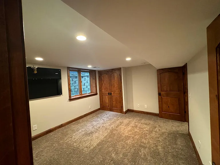 112 Oakwood Rd — Photo 32