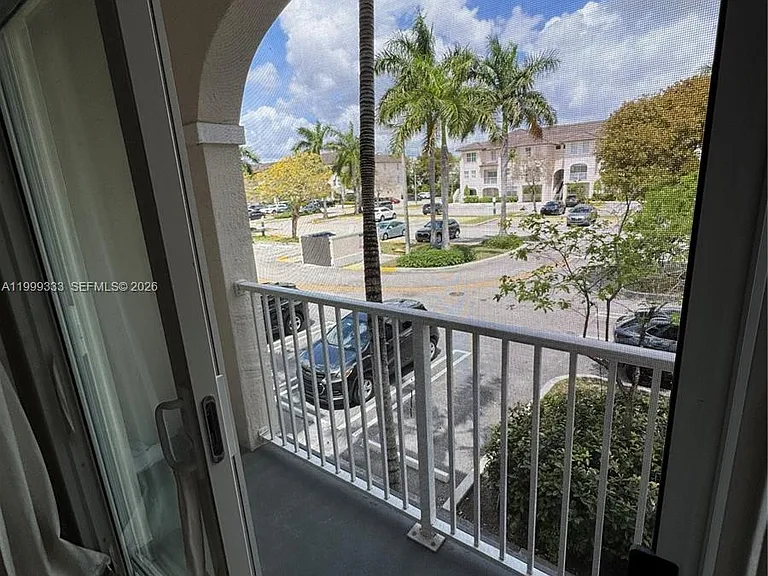 11601 NW 89th St #209 — Photo 24