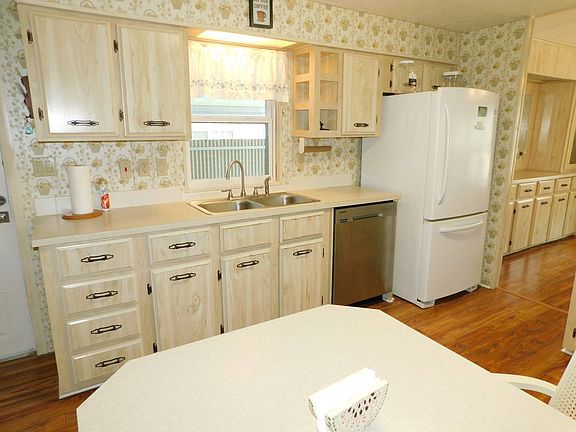 4th image of 199 Fountain Way