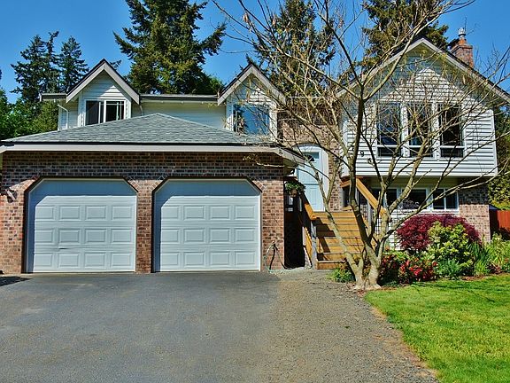 2nd image of 796 NW Apple Blossom Loop