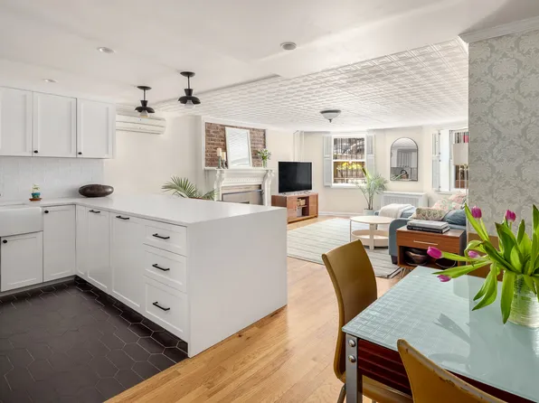 275 De Graw Street A image 3 of 10