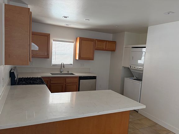 2nd image of 1206 N Beachwood Dr
