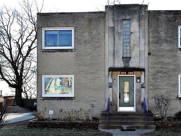 5th image of 206 Carlton Ter