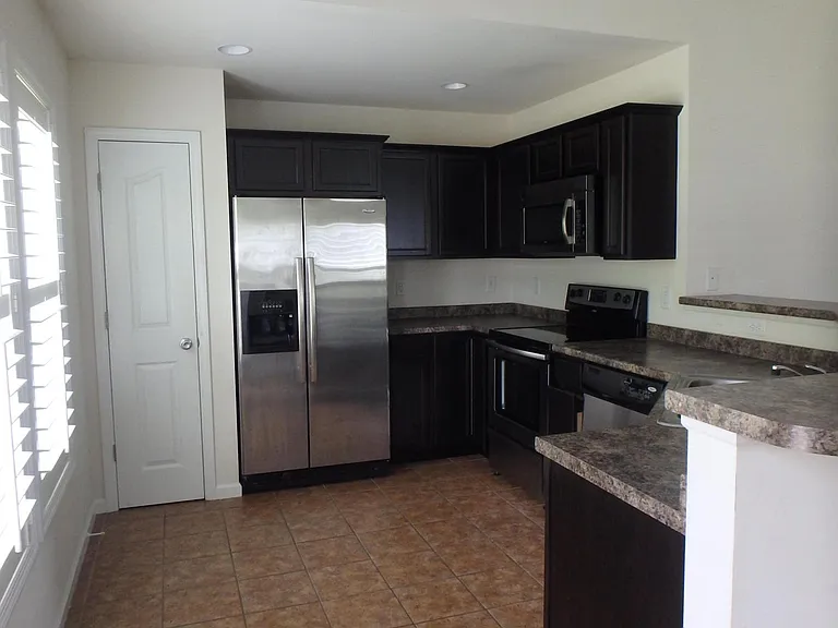 106 Farmgate Dr — Photo 2