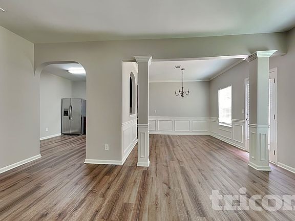 2nd image of 30 Silver Willow Walk