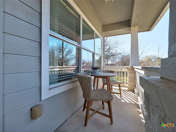 4th image of 502 NW River Rd