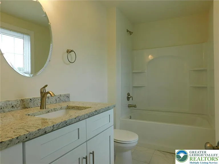 68 W Union Blvd — Photo 23