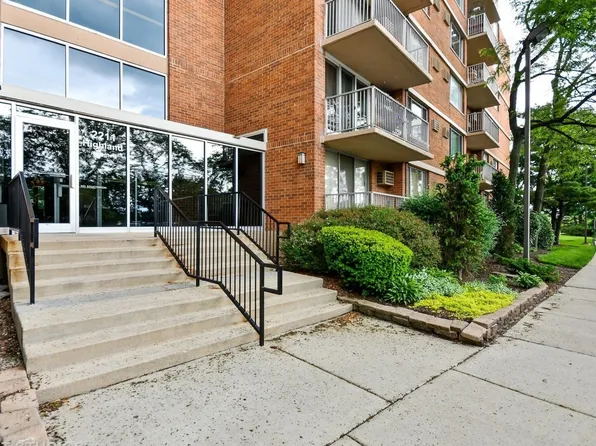 2211 S Highland Ave APT 1B, Lombard, IL 60148