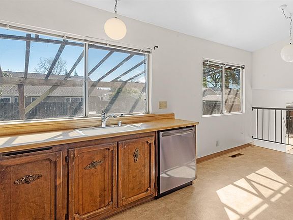 5th image of 669 Seville Lane