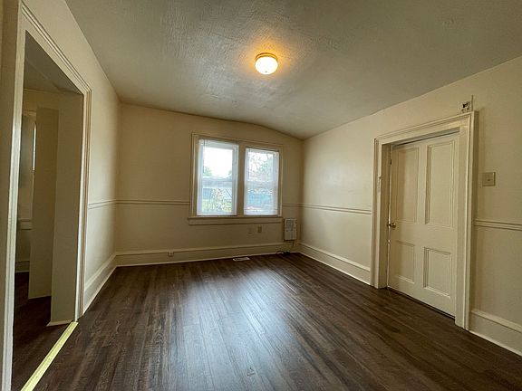 3rd image of 75 N Pearl St Floor 2