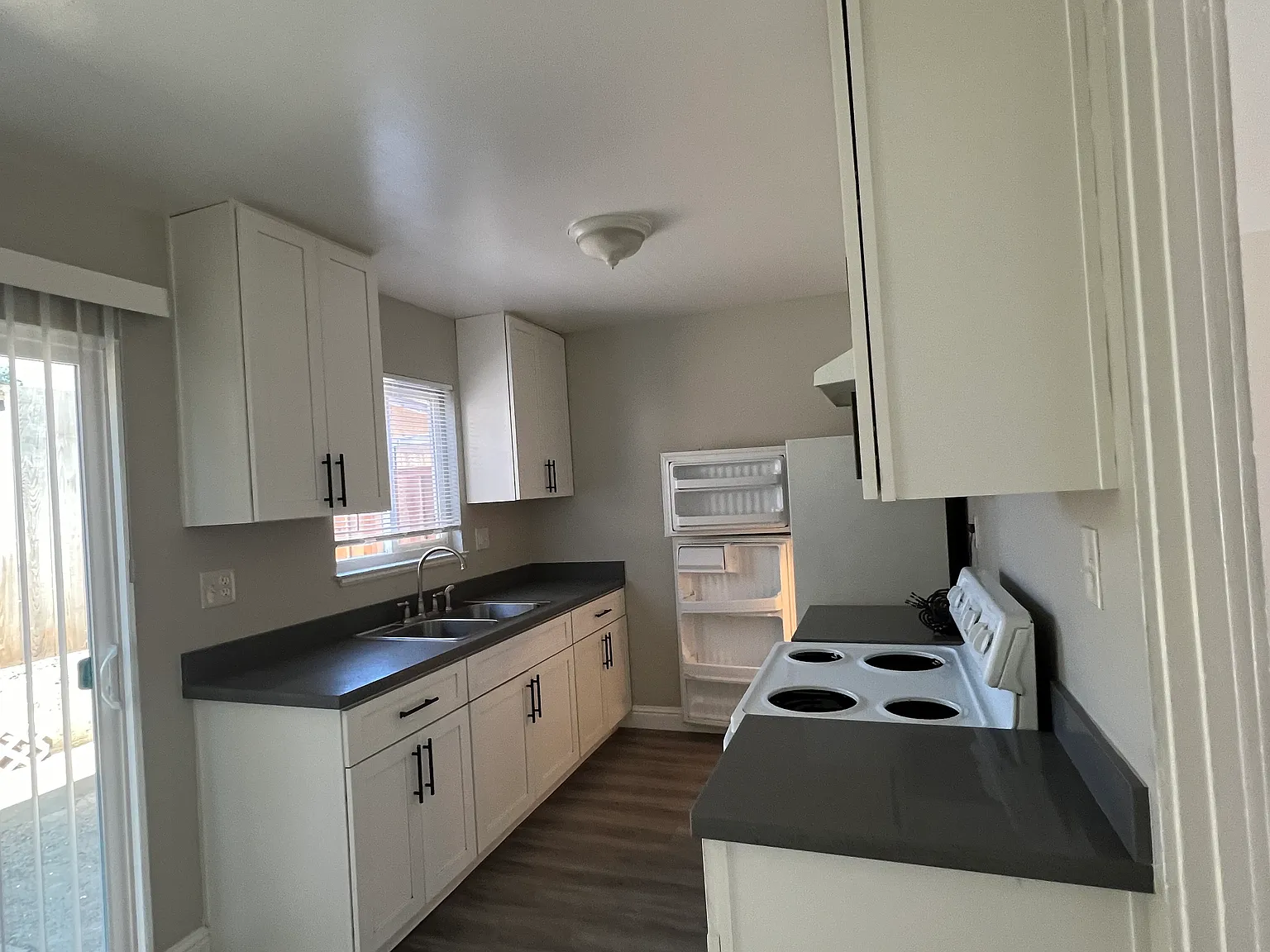 2 bed, 1.5 bath, 900 sqft, $2,799 — Photo 2