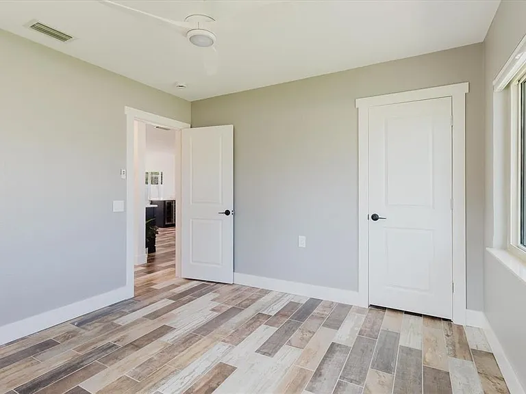 411 87th Ave — Photo 29