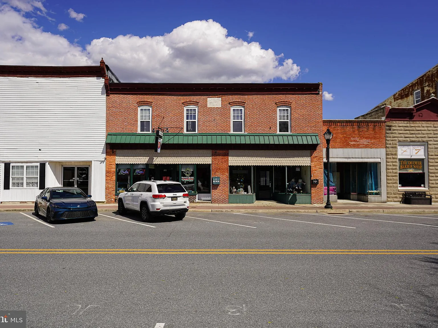 3 bed, 1000 sqft, $1,295 — Photo 2