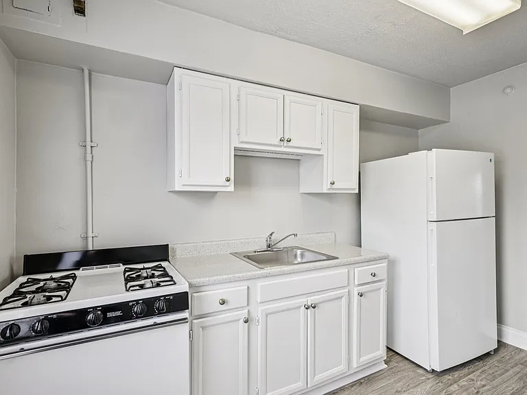 Oaklee Village Apartments — Photo 81