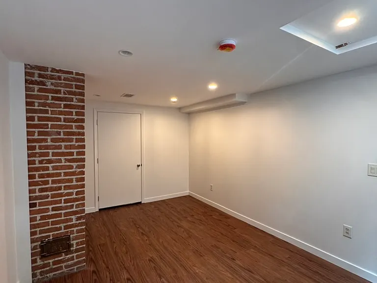 1290 Gordon Ave — Photo 10