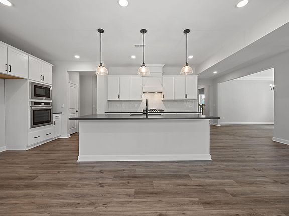4th image of 909 Diana Victoria Ct