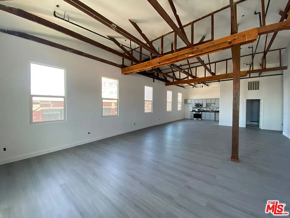 1 bed, 1.0 bath, 1260 sqft, $3,185 — Photo 3