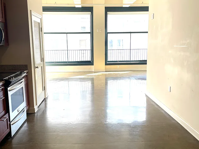 The Metropolitan Lofts — Photo 37