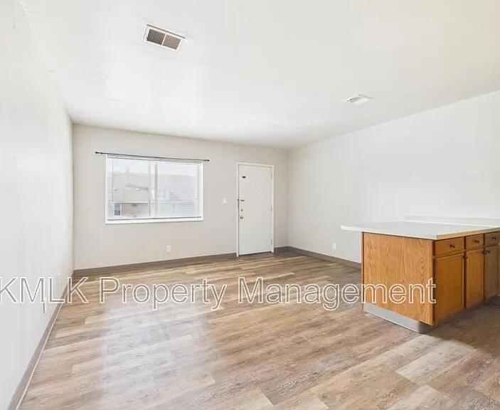685 Sherman St — Photo 10