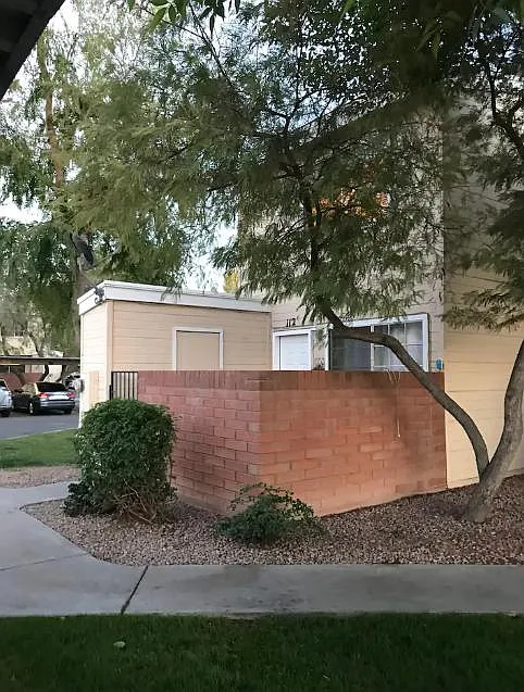 625 S Westwood — Photo 2