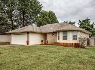 3989 W Berkeley St, Springfield, MO 65807