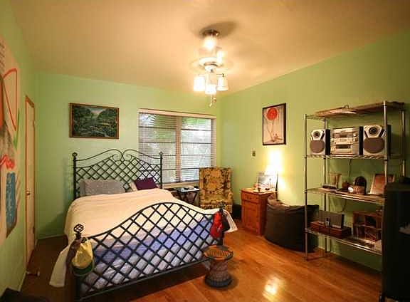2nd image of 732 10th St APT 104