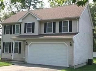 19 Grove St, Wilbraham, MA 01095