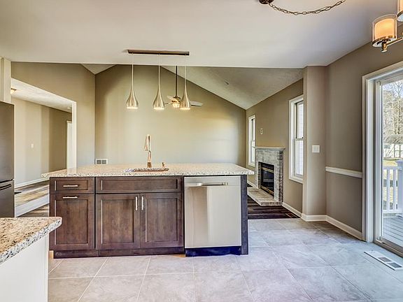 5th image of 129 Whisperwood Ln