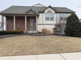 310 Devoe Dr, Oswego, IL 60543