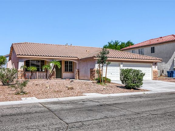 3rd image of 903 Golden Poppy St