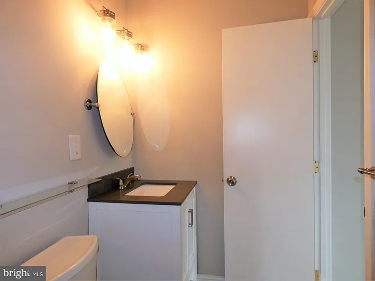 4128 Hamlin Ct — Photo 52